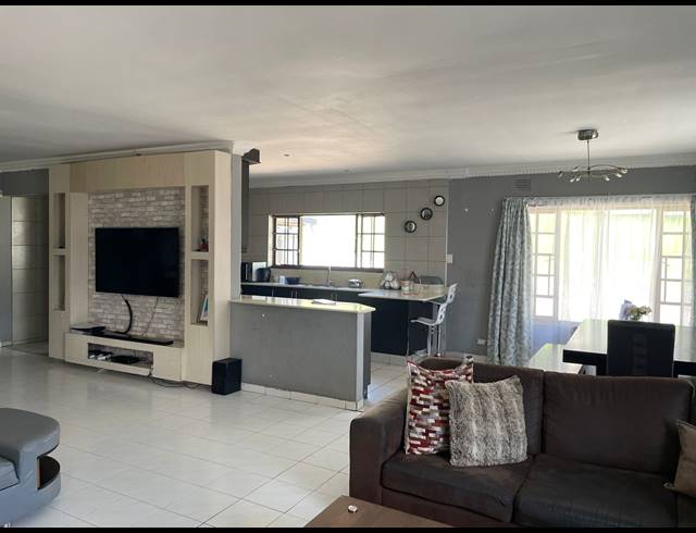 4 BEDROOM HOUSE FOR SALE IN WESTVILLE